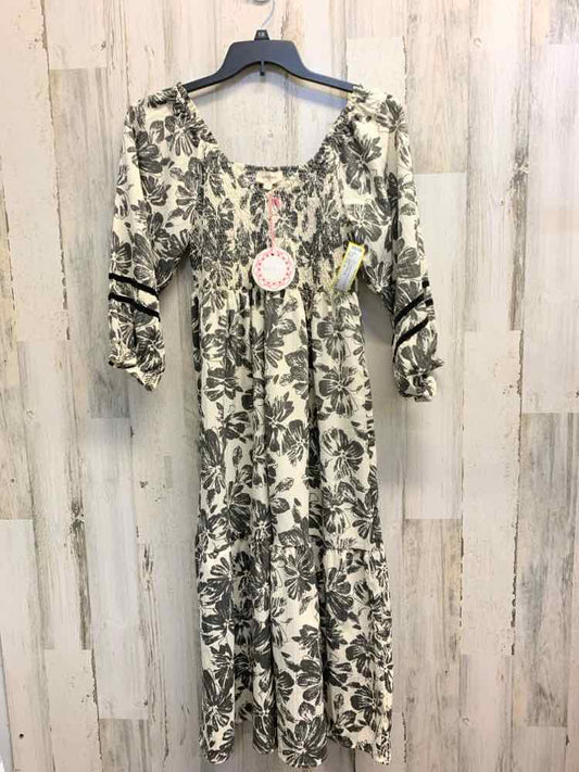 NWT UMGEE Dresses and Skirts Size M TAN/BLACK Floral TIERED Dress