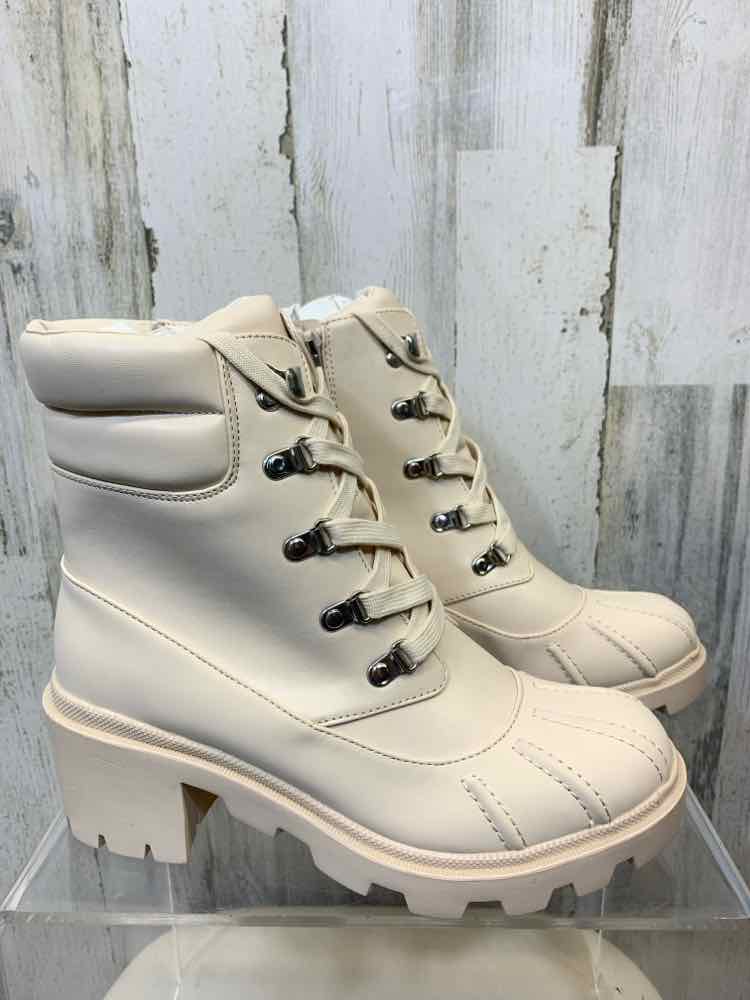 NWT STEVE MADDEN SHOES Shoe Size 9 OFF WHITE ANKLE RAIN Boots