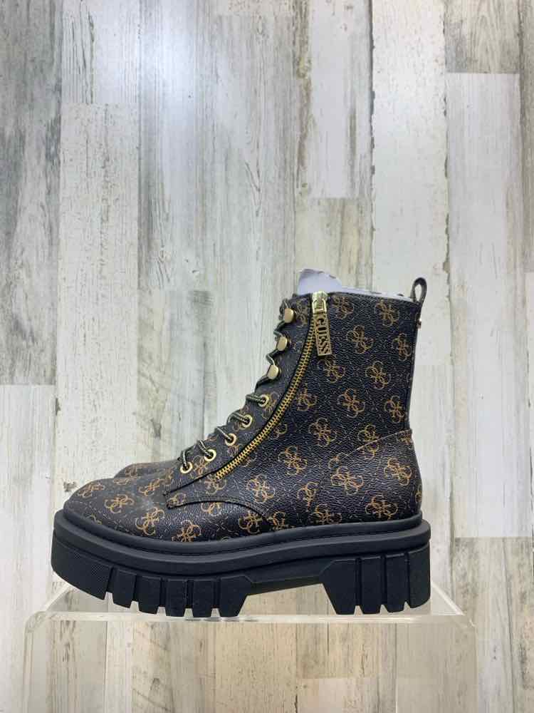 NWT GUESS SHOES Shoe Size 9.5 Brown Shoes/BOOTS GOLD BUCKLES STRING