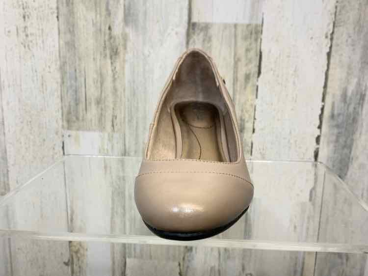 PRE-OWNED LIFE STRIDE SHOES Shoe Size 7.5 Taupe WEDGE High Heel/TAUPE CLOSED WED