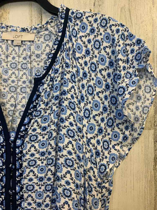 LOFT Tops Size L BLU/WHT Floral CAP SLEEVE TOP