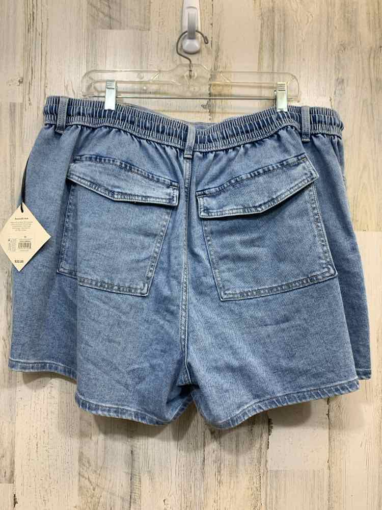 NWT Size 18 AVA&VIV LIGHT BLU Solid Shorts/STRETCH WAIST