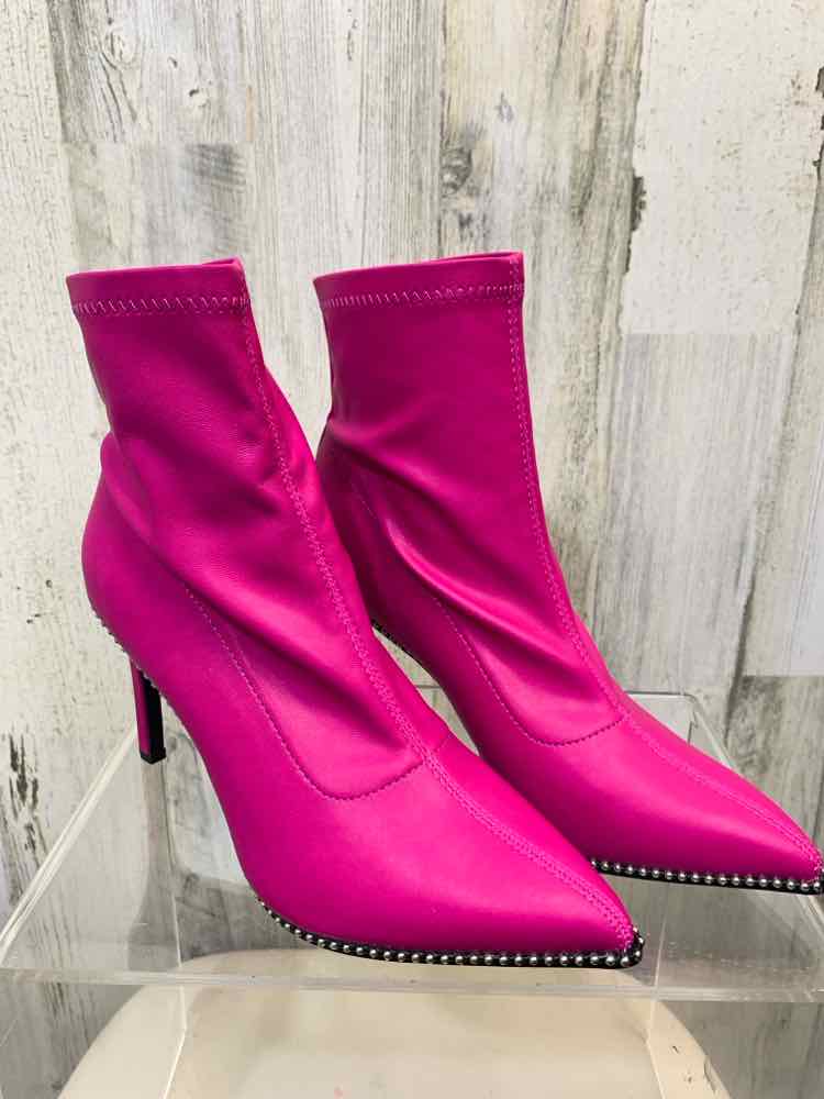 NWT BAR lll SHOES Shoe Size 8 Fuschia Shoes SLIM HEEL BEADED BOTTOM
