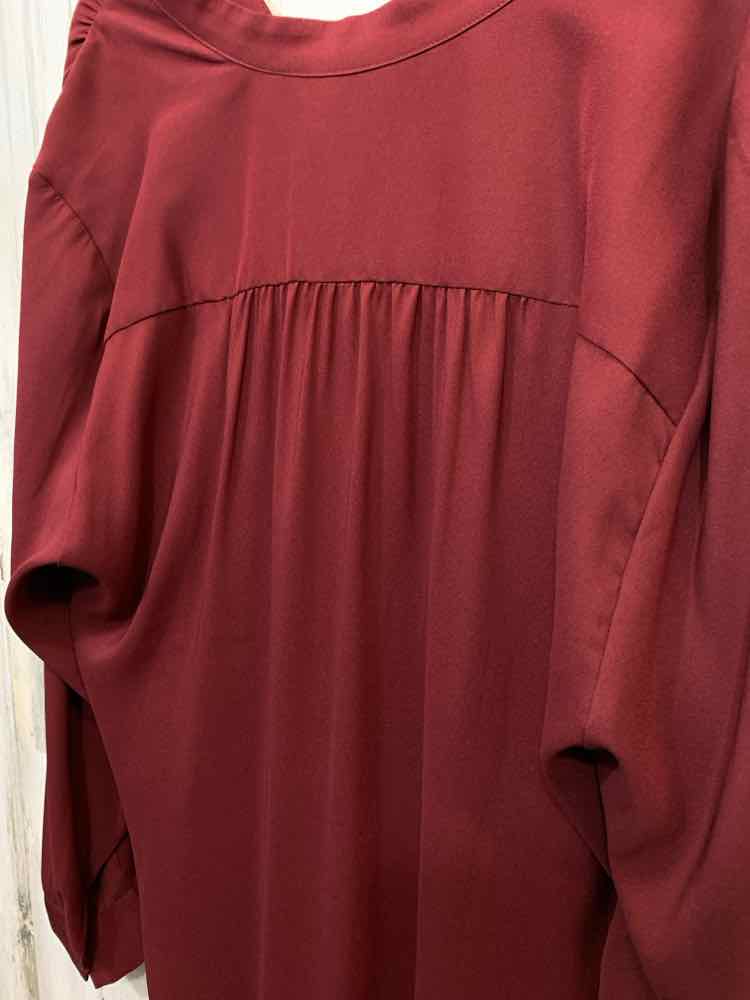 PRE-OWNED CHICO'S DRK RED LONGSLEEVE BUTTON-DOWN TOP COLLARLESS