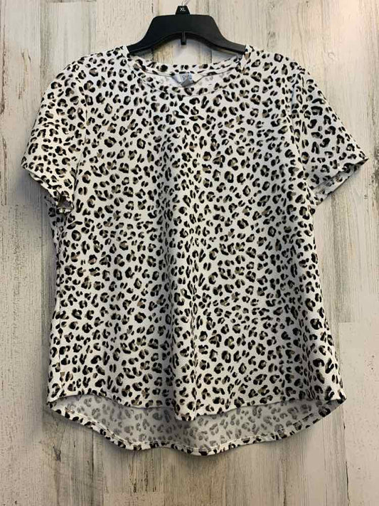PRE-OWNED CROFT AND BARROW Tops Size XL BLK/BRN CHEETAH PRINT SHORT SLEEVES TOP