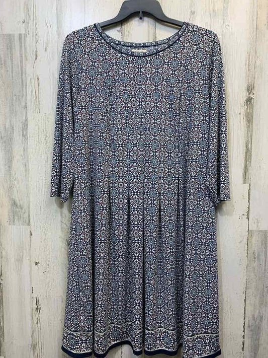 PRE-OWNED MAX STUDIO Dresses and Skirts Size 2X WHITE/BLUE/ORANGE MEDALION Dress