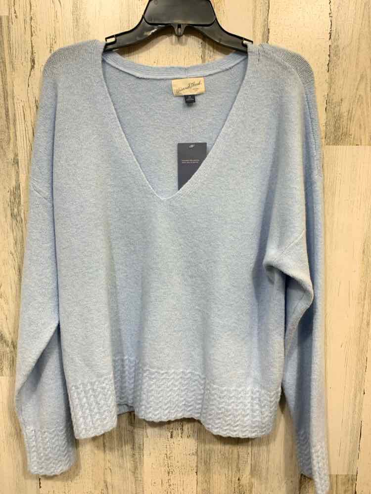 NWT UNIVERSAL THREAD Size XL Tops LT BLUE LONG SLEEVE V NECK  SWEATER