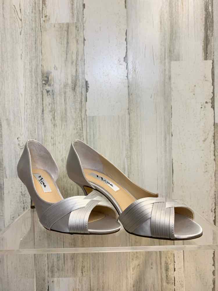 NWT NINA SHOES Shoe Size 7 Silver HEEL Shoes