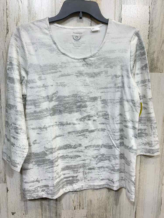 PRE-OWNED ZENERGY BY CHICO'S/METALLIC SILVER BRUSH STROKE PRINT 3/4 SLEEVE TEE