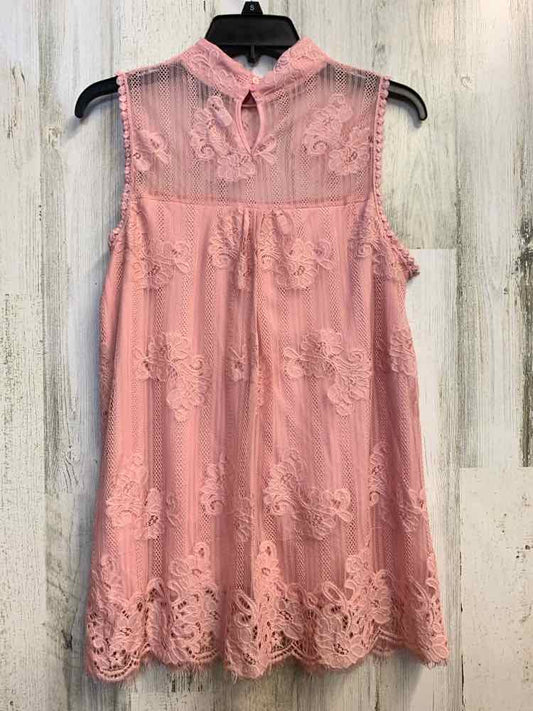 PRE-OWNED OLIVIA BLU Tops Size M Pink Floral SLEEVELESS TOP