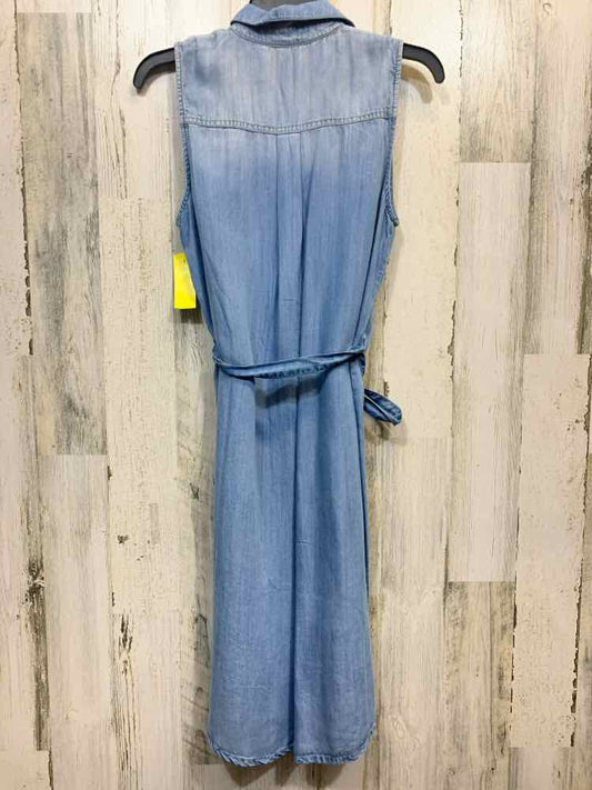 PRE-OWNED PHILOSOPHY Dresses and Skirts Size M LIGHT BLU SLEEVELESS Dress/SLEEVE
