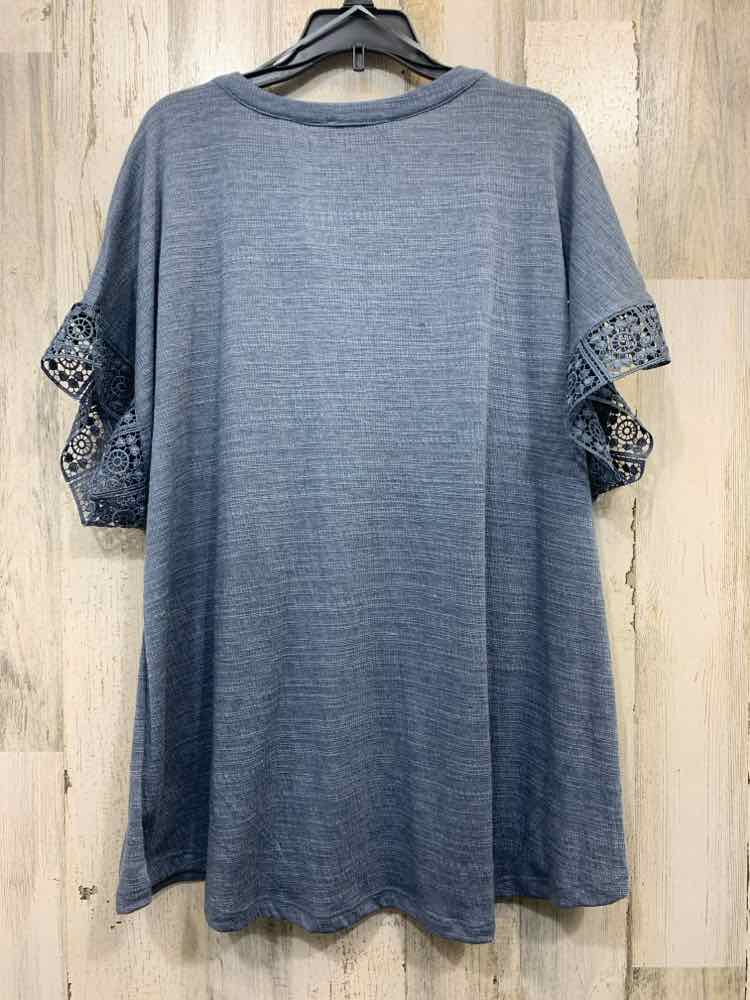 PRE-OWNED CABLE&GAUGE Tops Size 3X Blue SHORT SLEEVES TOP/V CUT NECK STITCH DETA