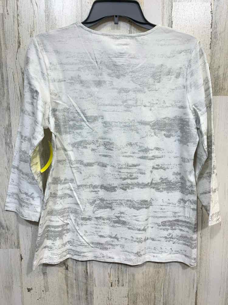 PRE-OWNED ZENERGY BY CHICO'S/METALLIC SILVER BRUSH STROKE PRINT 3/4 SLEEVE TEE