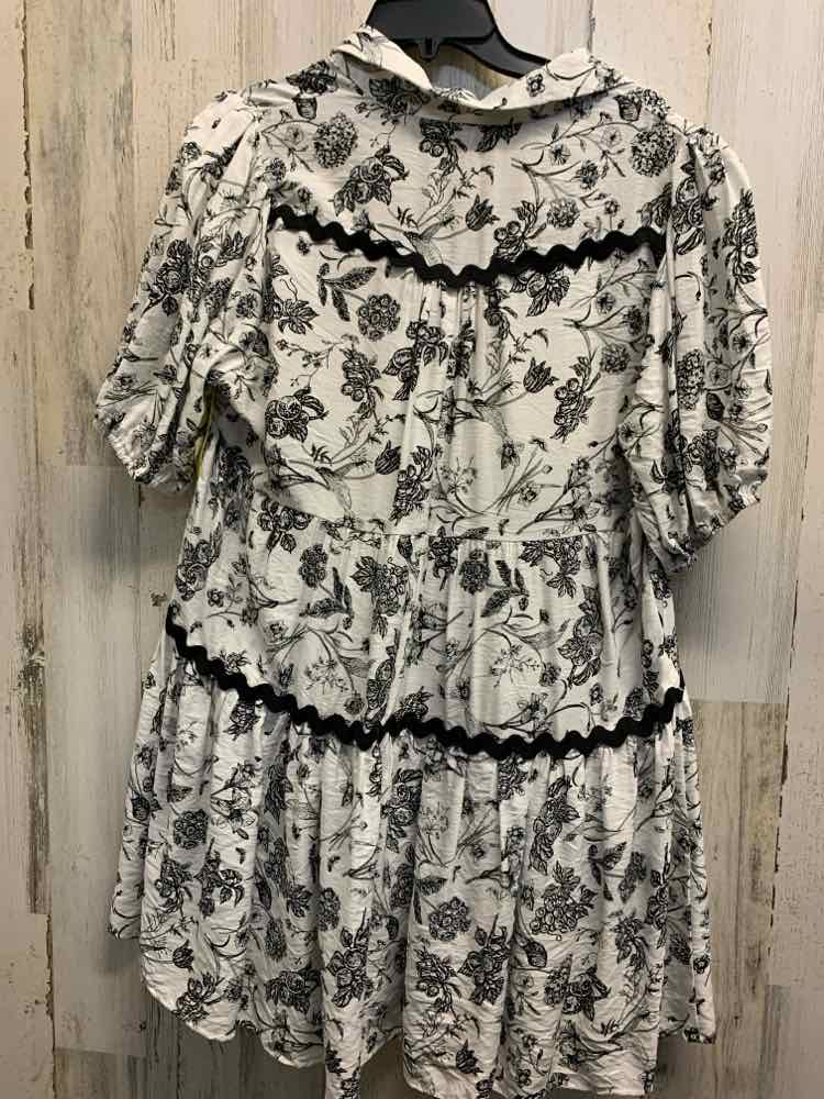 NWT UMGEE Dresses and Skirts Size L WHT/BLACK Floral TIERED Dress/COLLARED