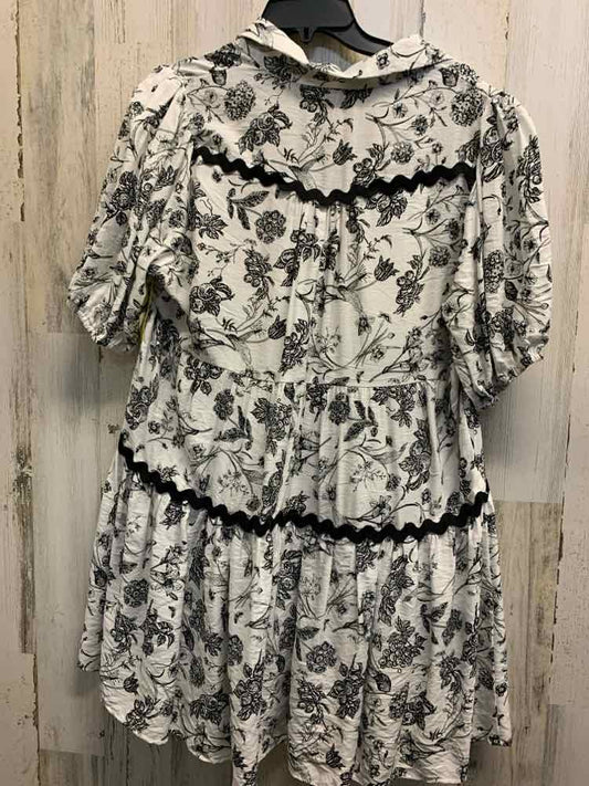 NWT UMGEE Dresses and Skirts Size L WHT/BLACK Floral TIERED Dress/COLLARED