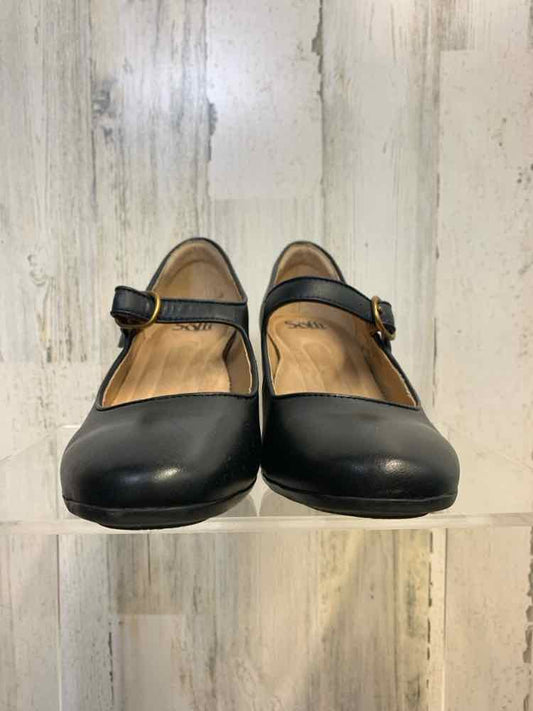 PRE-OWNED SOFFT SHOES Shoe Size 8.5 Black PATENT LEATHER Solid HEEL Shoes/BLACK