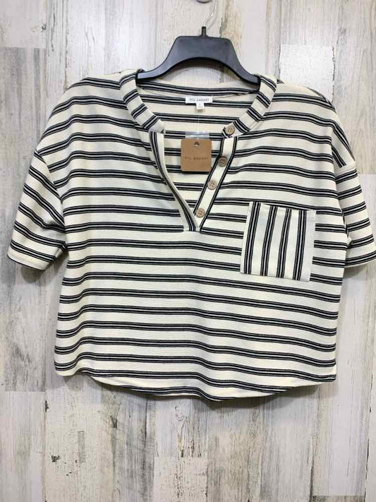 NWT BLU PEPPER Tops Size L WHT/BLK Stripe SHORT SLEEVESV NECK W/BUTTONS/P Blouse