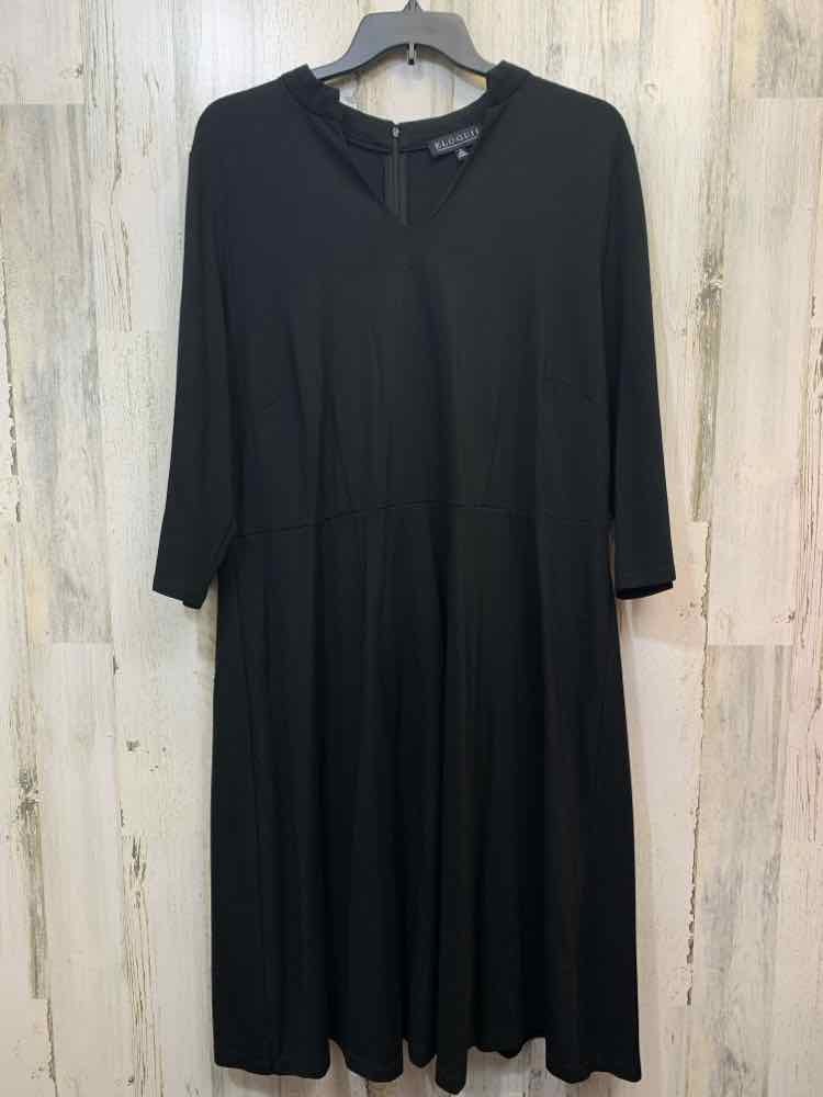 PRE-OWNED ELOQUII PLUS SIZES Size 22 Black 3/4 SLEEVE Dress