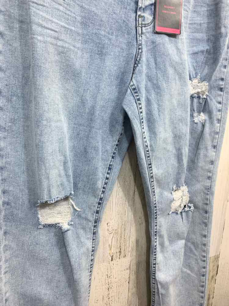 NWT NO BOUNDRIES Size 15 BOTTOMS LT BLUE STRAIGHT LEG Jeans