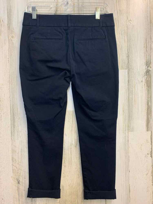 PRE-OWNED Size 2 LOFT BOTTOMS Navy CAPRI Pants