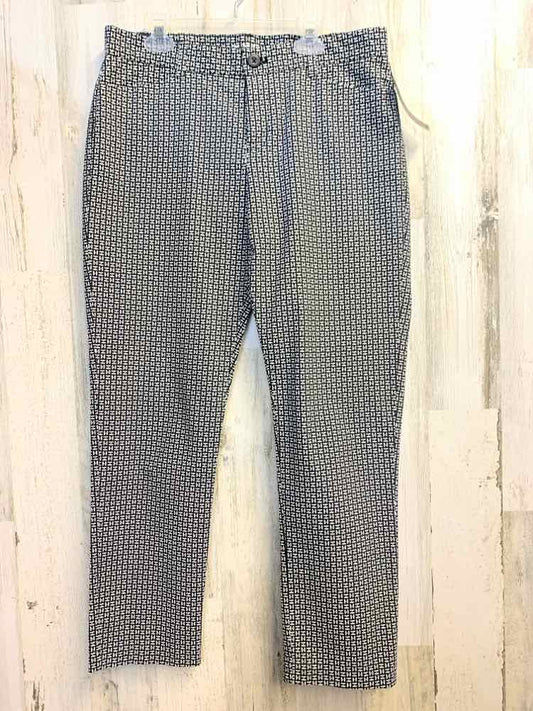 PRE-OWNED Size 4 GAP BOTTOMS BLK/WHT PATTERN SLIM LEG Pants