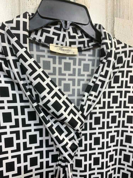 NWT JM FLEURETTE/SLEEVELESS CHAIN LINK PATTERN DRAPED V-NECK W/ TIE