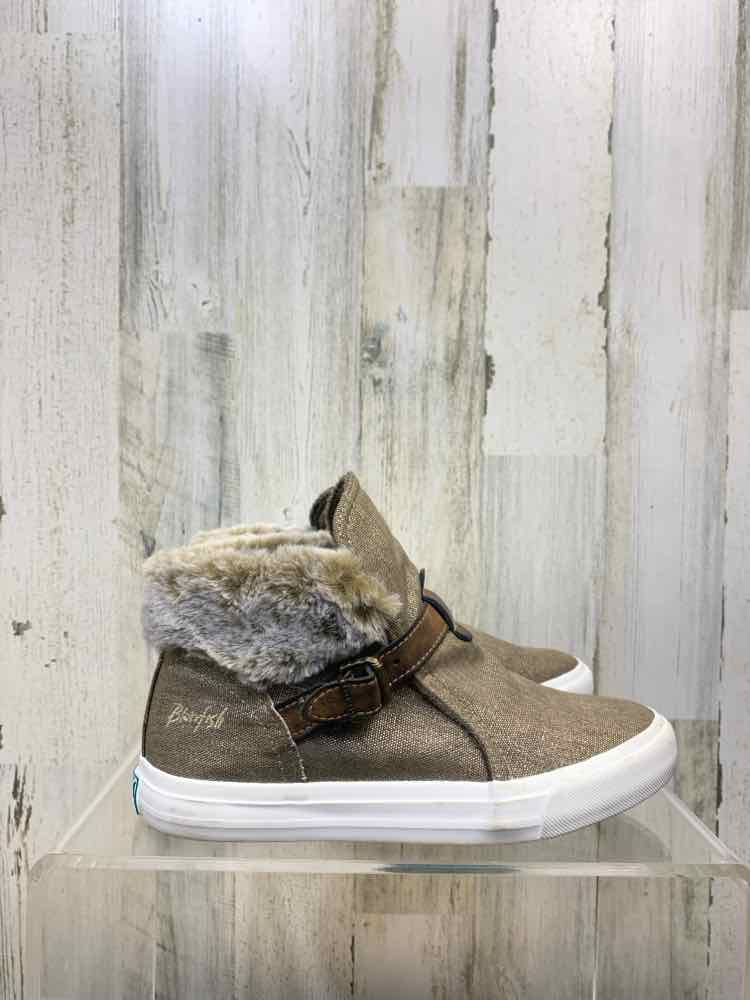 PRE-OWNED BOBS SHOES Shoe Size 7.5 WHT/PNK/GRN/BLU Floral Shoes/SLIP ON