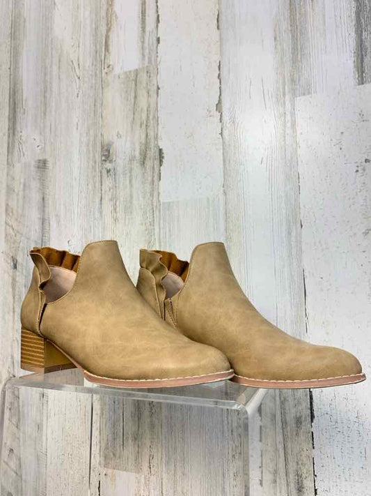 PRE-OWNED SHOES 6 Tan Shoes/ANKLE BOOTS W/RUFFLES