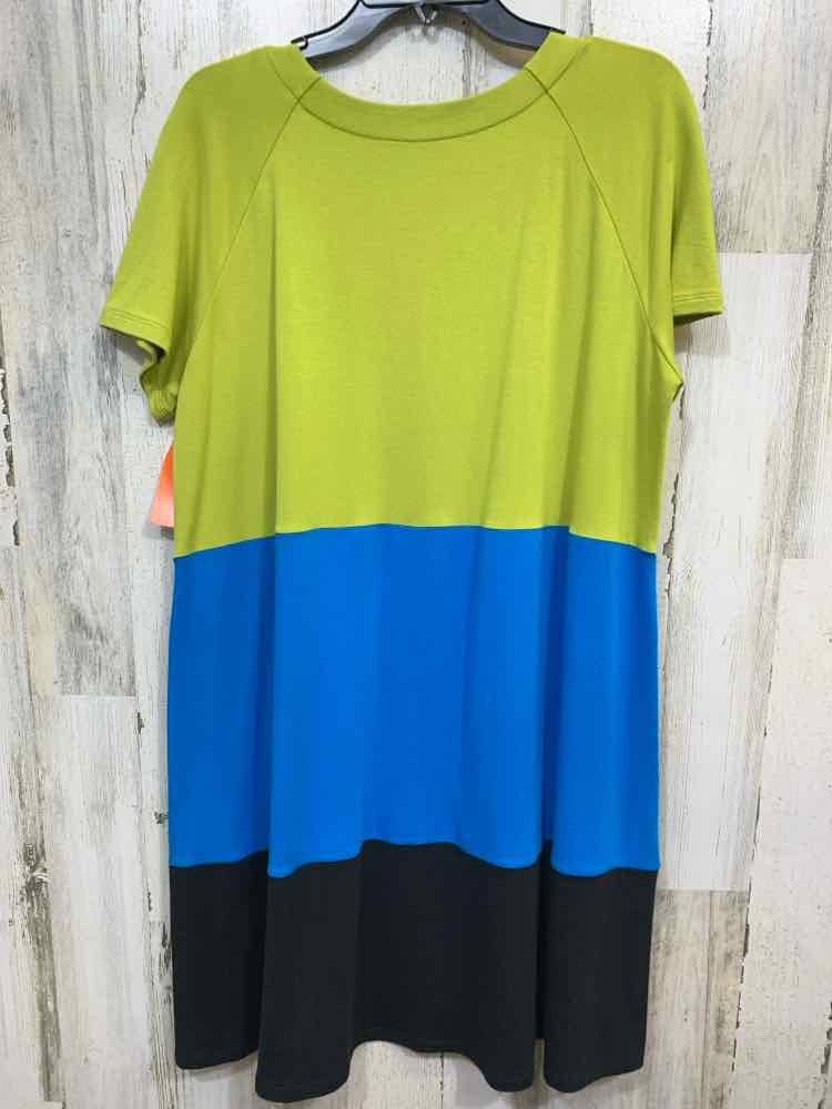 PRE-OWNED PURE ESSENCE Dresses and Skirts Size XL GRN/BLUE/BLK Dress