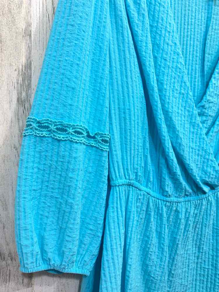 PRE-OWNED LANE BRYANT PLUS SIZES Size 18 Blue 3/4 SLEEVE Blouse
