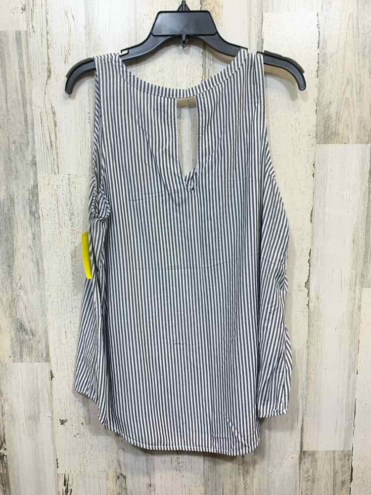 PRE-OWNED OLD NAVY/V-NECK KEYHOLE BACK RELAXED FIT TANK