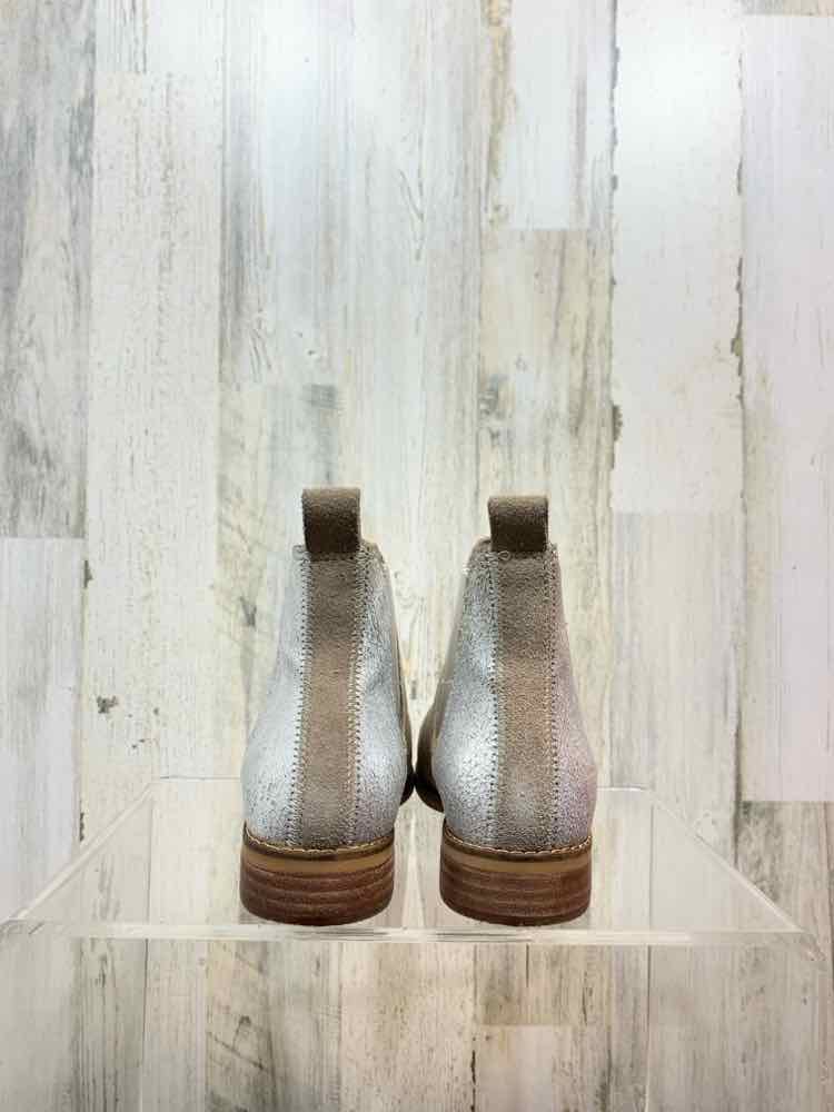 PRE-OWNED TOMS SHOES Shoe Size 6.5 BROWN/SILVER 2 TONE CHELSEA BOOT Boots/TOMS: