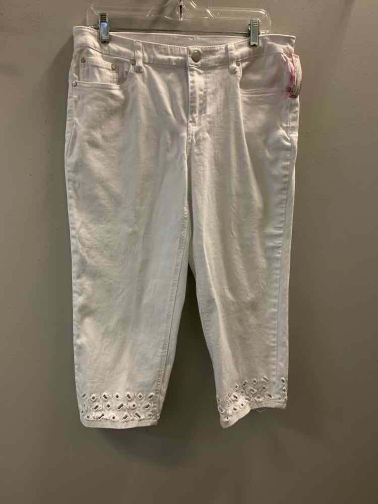 Size 8 CHRISTOPHER & BANKS BOTTOMS White CAPRI