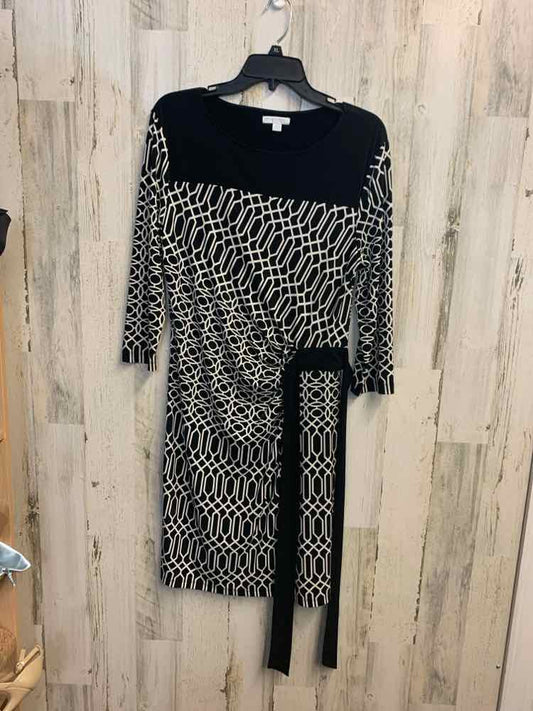 PRE-OWNED NEW YORK & CO Dresses and Skirts Size L BLK/WHT PATTERN Dress