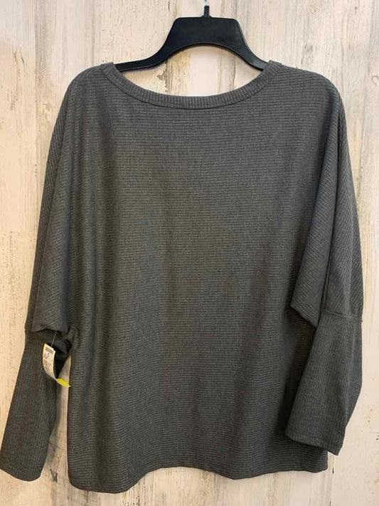 PRE-OWNED PRETTY GARDEN Tops Size M Gray LONG BAT SLEEVES TOP