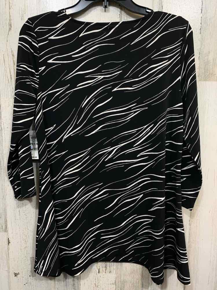 NWT JM COLLECTION Size PM Tops BLK/WHT STRETCHY STREAKS 3/4 SLEEVE Blouse