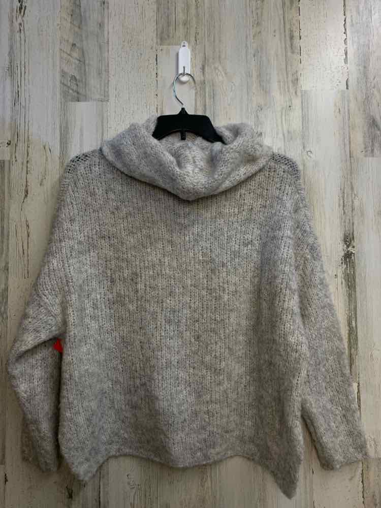 PRE-OWNED DEBUT Tops Size S LIGHT GRAY LONG SLEEVES TOP/COWL NECK SWEATER