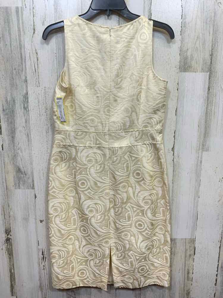 PRE-OWNED ECCOCI Dresses and Skirts Size 8 BEIGE/GOLD SWIRLS SHIFT DRESS Dress/B