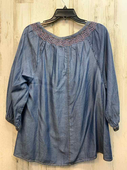 NWT MIRA Tops Size M Blue 3/4 LENGTH TOP