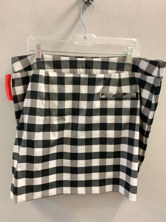 PRE-OWNED IZOD PLUS SIZES Size 18 BLK/WHT Checkered Skirt