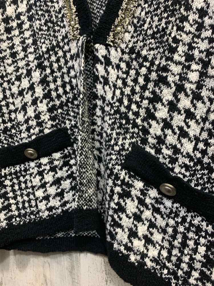 PRE-OWNED CHICO'S Size 3 JACKETS / COATS BLK/WHT Houndstooth LONG SLEEVES/PEARL