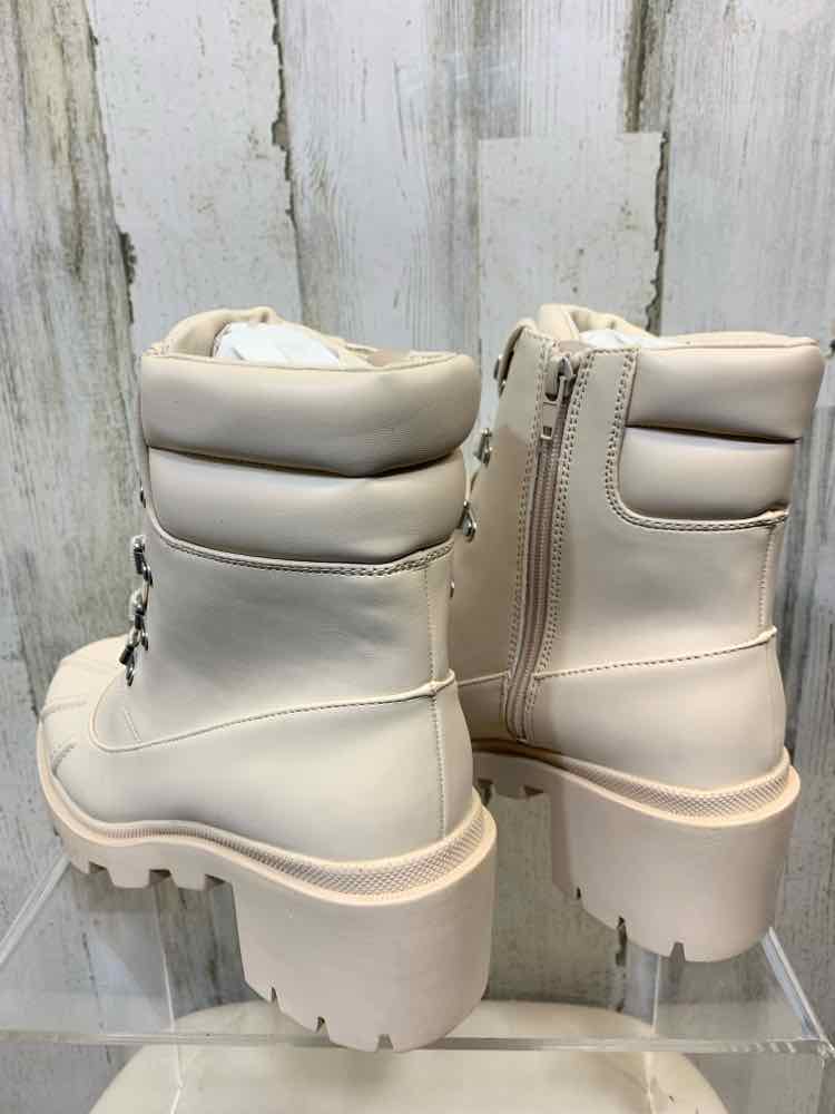 NWT STEVE MADDEN SHOES Shoe Size 9 OFF WHITE ANKLE RAIN Boots