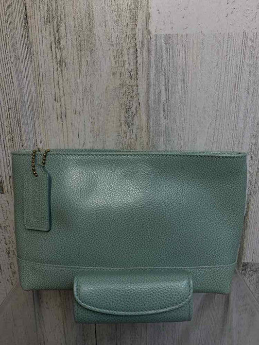 PRE-OWNED COACH Designer Handbags PALE GREEN Purse/SMALL CLUTCH W/LIPSTICK CASE