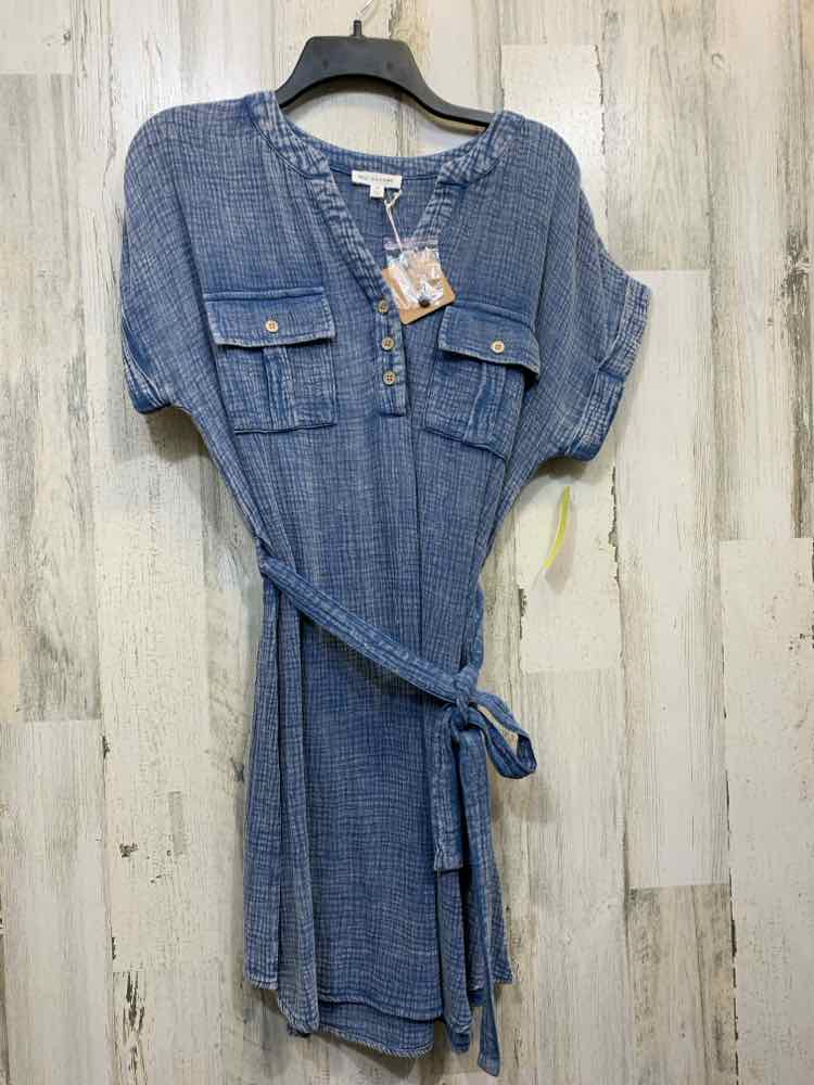 NWT BLUE PEPPER Dresses and Skirts Size L Blue TIE WAIST Dress
