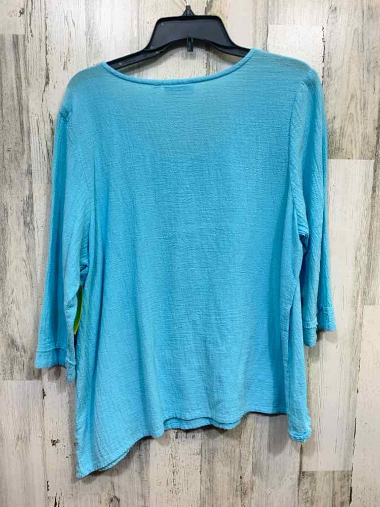 PRE-OWNED LULU B/LIGHTWEIGHT GAUZE TEXTURED FINISH SCOOP NECK 3/4 SLEEVE