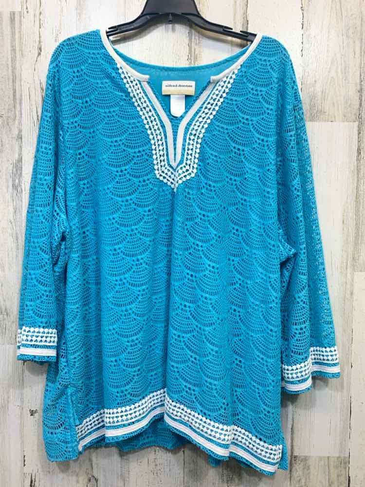 CROWN & IVY PLUS SIZES Size 2X NVY/WHT Plaid LONG SLEEVES TOP