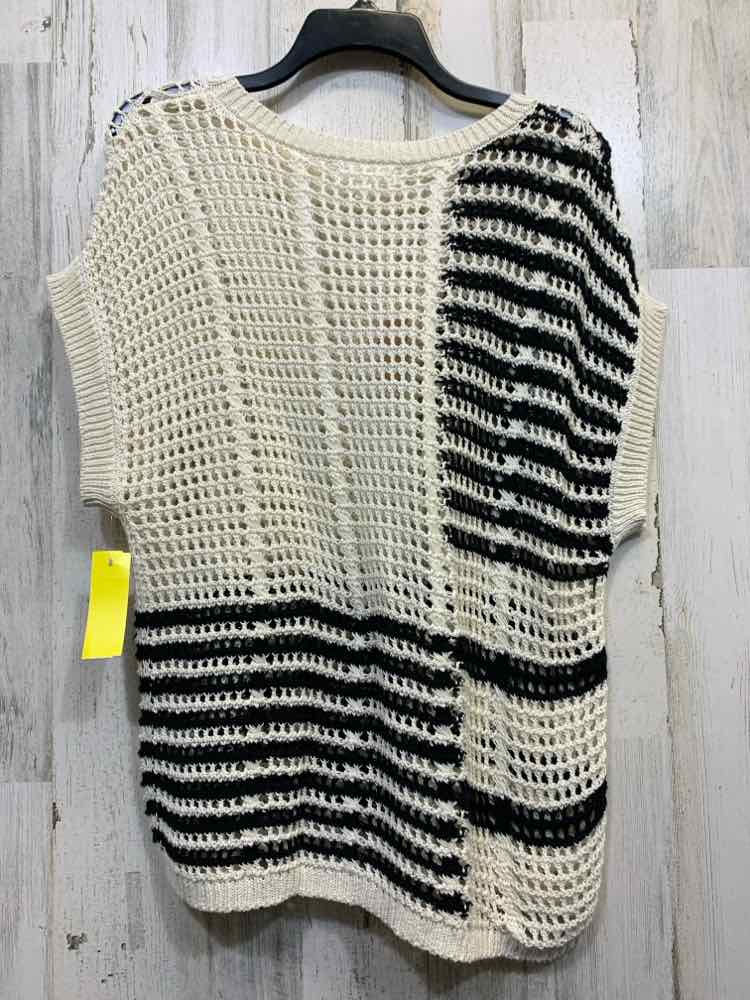 NWT BLUE PEPPER Tops Size L WHITE/BLACK Crochet KNIT SHORT SLEEVES Blouse