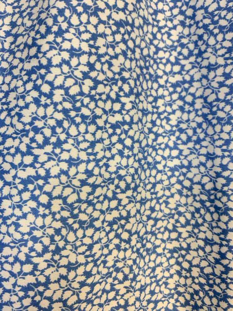 PRE-OWNED Size 10 KIM ROGERS BOTTOMS BLU/WHITE Floral CAPRI Pants