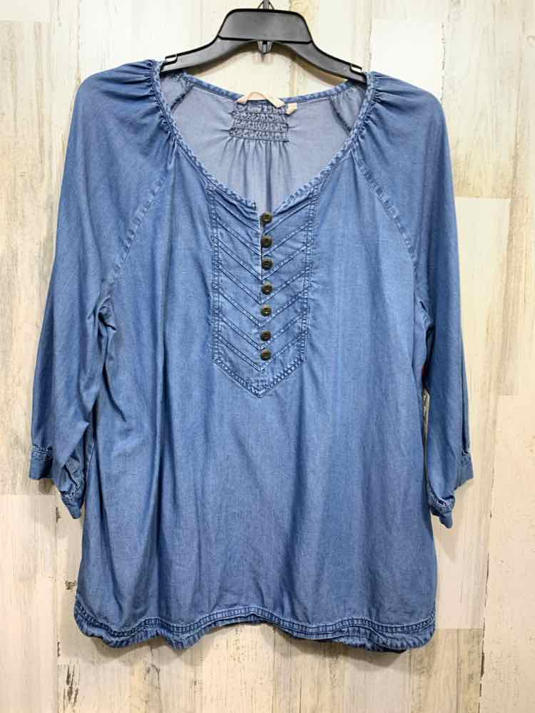 PRE-OWNED SOFT SURROUNDING/DECORATIVE MULTI-BUTTON GATHERED NECKLINE/BACK YOKE 3