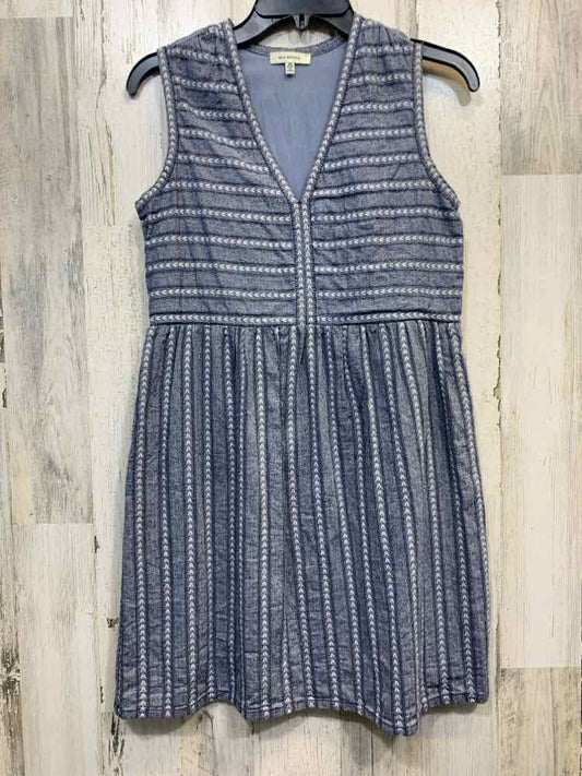 PRE-OWNED MAX STUDIO Dresses and Skirts Size XS WHT/BLU Stripe SLEEVELESS Dress